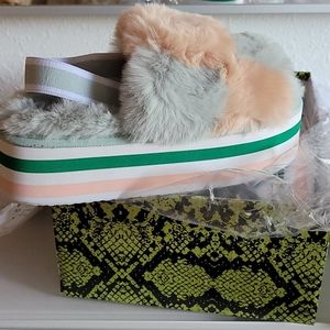 LAST REDUCTION BEFORE DONATION Cape robbin pepita wedge, fur sage apricot 8.5